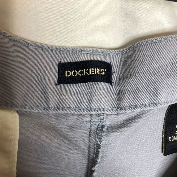 Dockers Classic Khaki womens pleated shorts blue sz14-16 - Picture 3 of 6